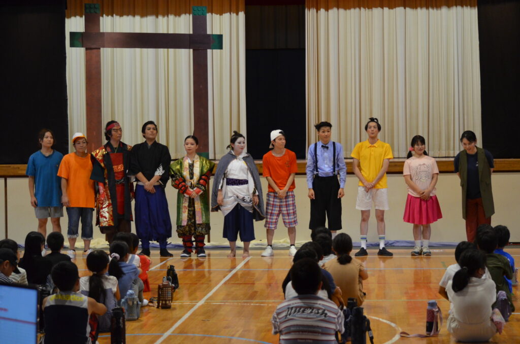 「郷土の歴史を舞台で学ぶ」アフリカ座が沼田小学校で公演