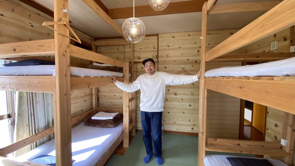 「義理と人情の町で過ごす、特別な一晩─鬼石ゲストハウスの魅力」　