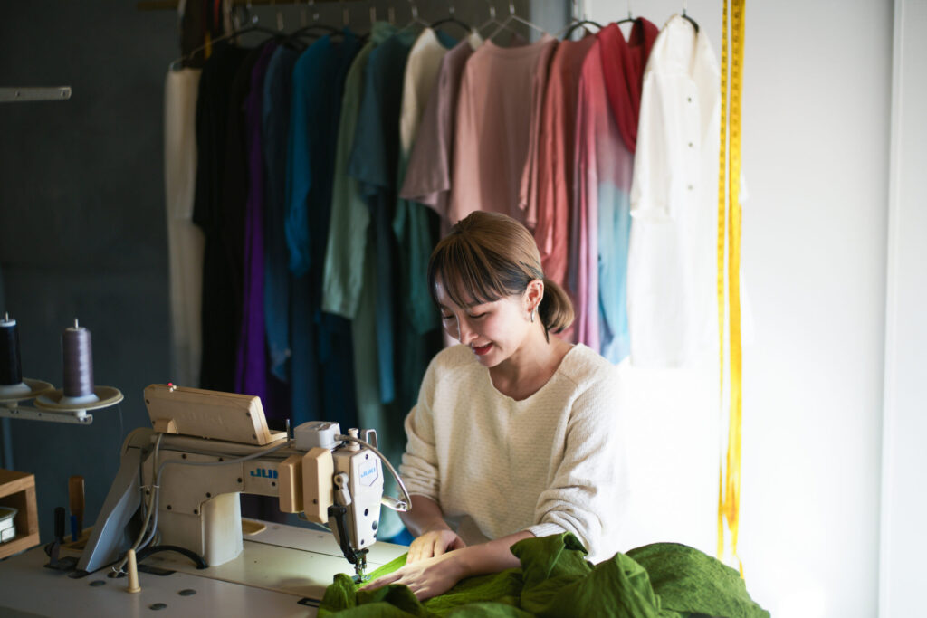 【特集】リップル洋品店から「ezu（エズ）」へ。桐生から世界へ紡ぐ、わたしらしくいられる服の絵図